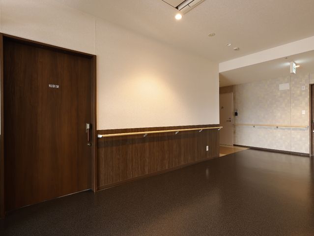 廊下の壁と床