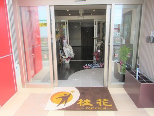 入り口の自動ドアエントランス