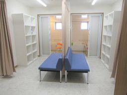 機能訓練室の明るい空間