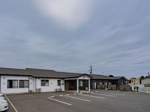 広々とした明るい外観