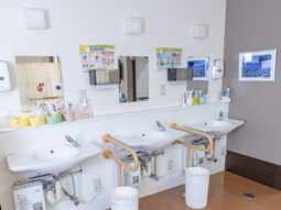 整った洗面所の風景