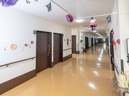 廊下の装飾的な様子