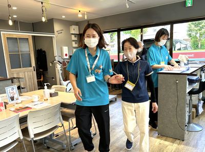 賑やかなラウンジ