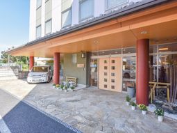 エントランスと駐車場