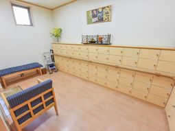 明るい居室の一角