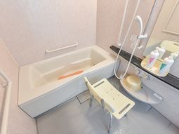 バリアフリーの浴室施設