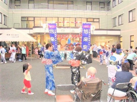 中庭でのイベント風景