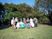 庭園で笑顔の集合写真