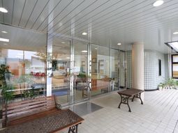 エントランスの開放的な空間