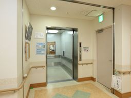 清潔感のあるエレベーターホール