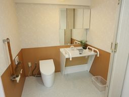洗面台付きのトイレ空間