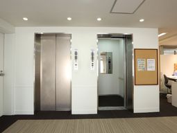 清潔なエレベーターの様子