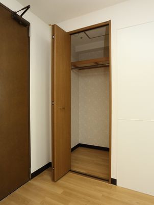 整理された居室のクローゼット