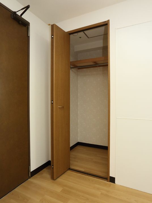 整理された居室のクローゼット