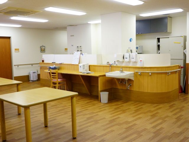 ナースステーションの風景 食堂カウンター 機能的なナースステーションです。清潔感があり、業務に必要な設備が整っているため作業がしやすくなっております。
