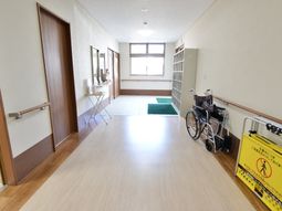 広くて明るい廊下