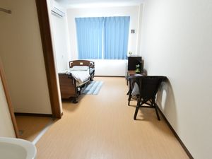 明るい個室の居室