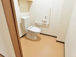バリアフリー設計のトイレ