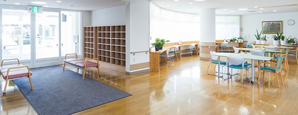 自然光あふれるラウンジ