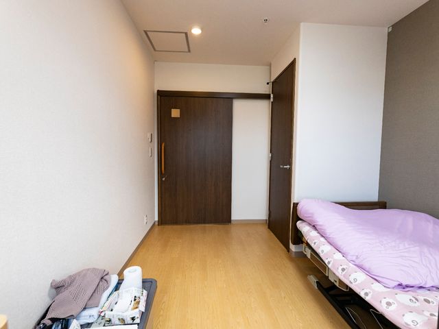 居室の一角 居室 シンプルでお手入れしやすい居室です。ゆったりとした空間で自分の時間をお過ごしいただけます。