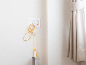 ナースコールのある壁