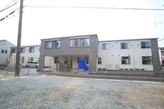温かみのある建物の外観