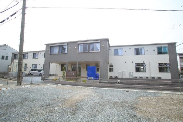 温かみのある建物の外観