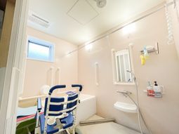 バリアフリーの浴室設備