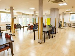 明るいダイニングスペース