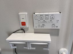 緊急呼出し装置の壁面