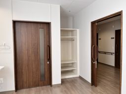 居室の扉と収納概観