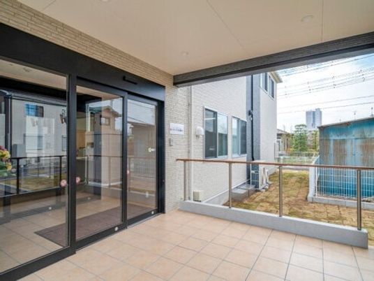 明るい玄関エントランス