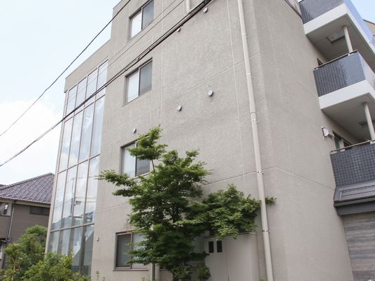 現代的な建物の外観
