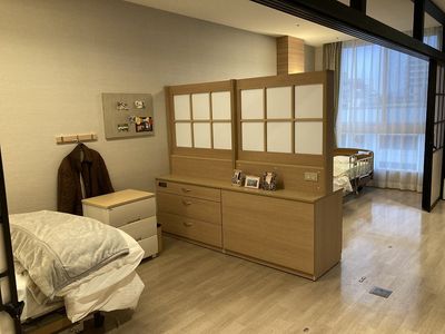 柔和な照明の居室