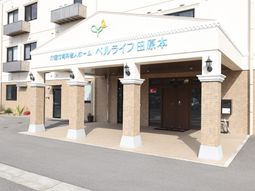 洗練されたエントランス外観