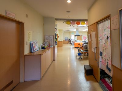 廊下と食堂入口