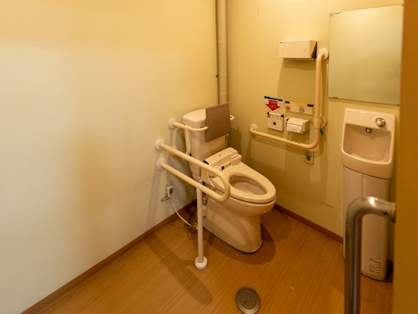 手すり付きトイレ設備
