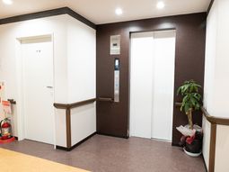 清潔なエレベーターホール