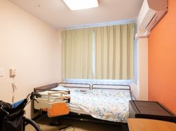 明るい居室の一角