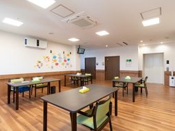 明るい食堂の様子