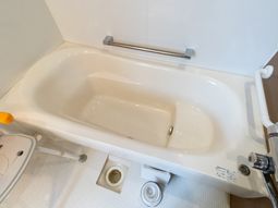 明るい清潔な浴室