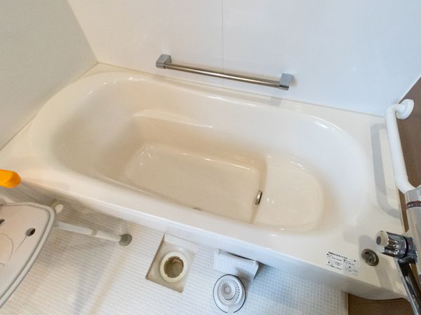 明るい清潔な浴室