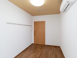 清潔な洋室の空間