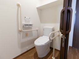 バリアフリーのトイレ設備
