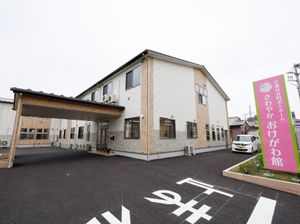 新築そうな明るい外観
