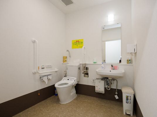 バリアフリーのトイレ空間