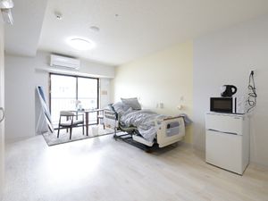 明るい個室の居室