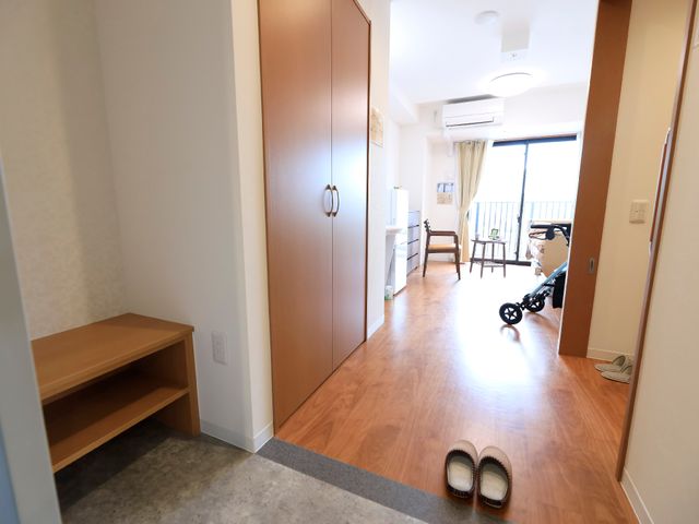 居室の入口と様子