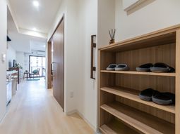 明るい廊下と靴棚
