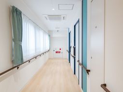 手すり付きの廊下